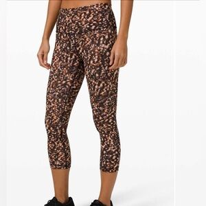 Lululemon wunder train high rise crop 21 inch size 6